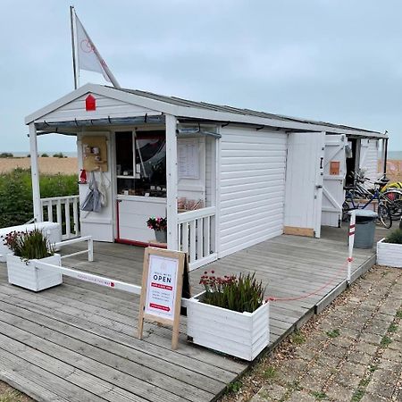 Villa Front Line Chalet With Open Sea Views & Swimming Pool In Kingsdown No14 Extérieur photo