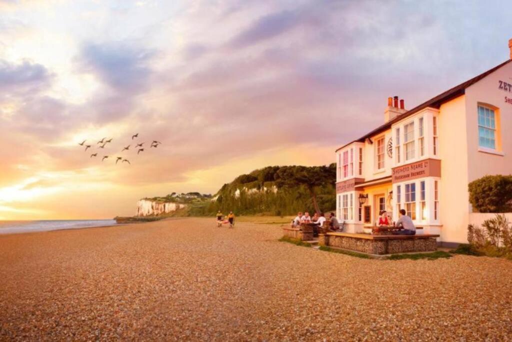 Villa Front Line Chalet With Open Sea Views & Swimming Pool In Kingsdown No14 Extérieur photo